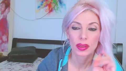 Lara online show from February 2025 07:21:01 PM