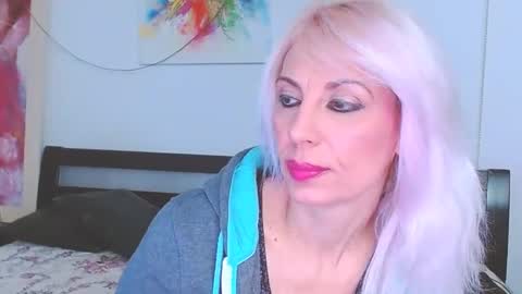 Lara online show from February 2025 07:05:02 PM