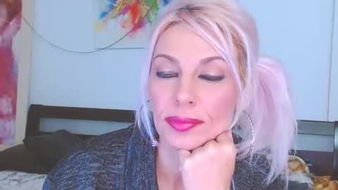 Lara online show from February 2025 08:11:02 PM