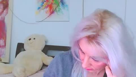 Lara online show from February 2026 01:37:02 AM