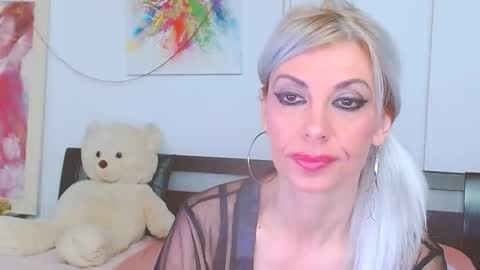Snapshot of lillianasara chatting on March 2026 11:21:02 PM Lara online show from March 2026 11:21:02 PM