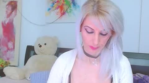 Snapshot of lillianasara chatting on March 2026 10:31:02 PM Lara online show from March 2026 10:31:02 PM