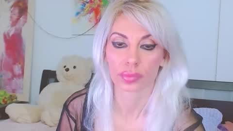 Snapshot of lillianasara chatting on April 2026 07:11:02 PM Lara online show from April 2026 07:11:02 PM