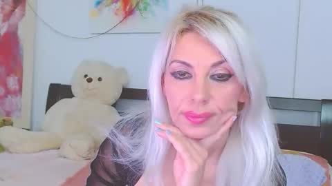 Snapshot of lillianasara chatting on April 2026 10:03:01 PM Lara online show from April 2026 10:03:01 PM