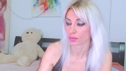 Snapshot of lillianasara chatting on April 2026 05:56:01 PM Lara online show from April 2026 05:56:01 PM