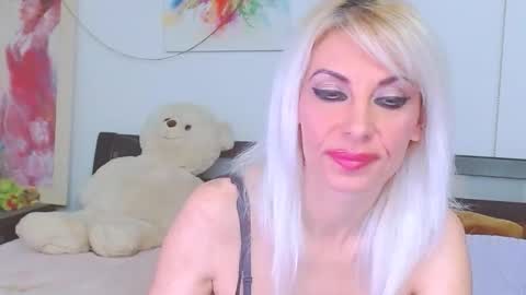 Snapshot of lillianasara chatting on April 2026 07:49:01 PM Lara online show from April 2026 07:49:01 PM