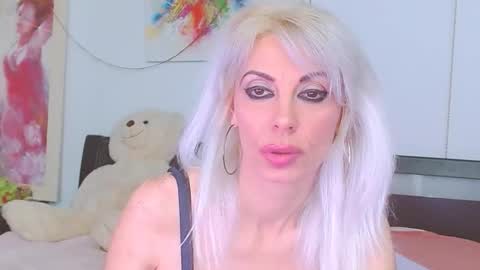 Snapshot of lillianasara chatting on May 2026 09:22:01 PM Lara online show from May 2026 09:22:01 PM