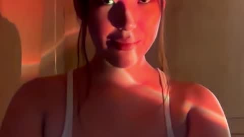 lillie_sun online show from August 2026 10:57:02 PM
