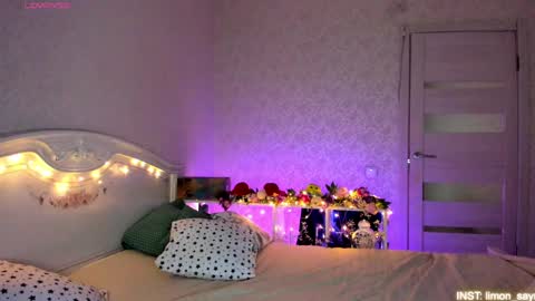 Snapshot of lillimooore chatting on May 2026 12:16:02 AM LilliMoore online show from May 2026 12:16:02 AM