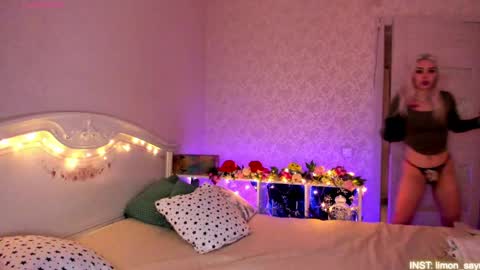 Snapshot of lillimooore chatting on May 2026 12:08:02 AM LilliMoore online show from May 2026 12:08:02 AM
