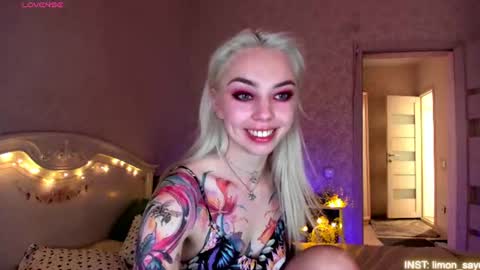 Snapshot of lillimooore chatting on June 2026 02:24:02 AM LilliMoore online show from June 2026 02:24:02 AM