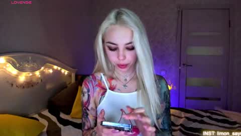 Snapshot of lillimooore chatting on June 2026 11:07:01 PM LilliMoore online show from June 2026 11:07:01 PM