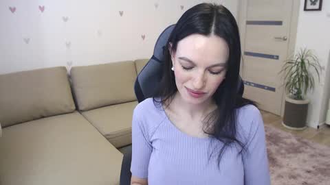 lilliyves online show from April 2026 11:11:01 AM