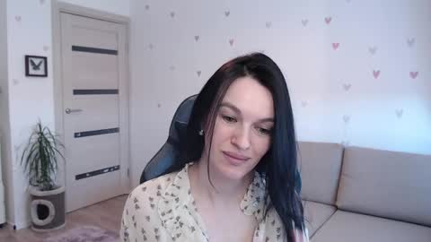 lilliyves online show from April 2026 09:47:01 AM