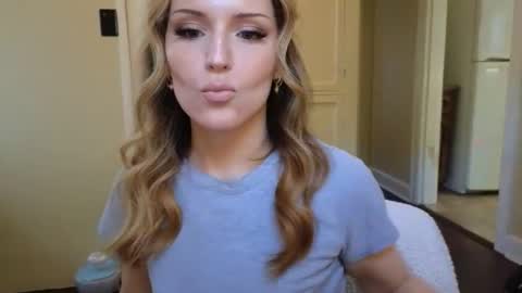 lilly_adams88 online show from April 2026 10:31:02 PM
