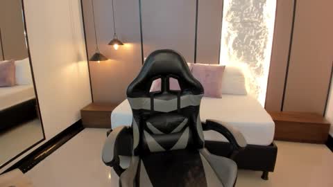 Snapshot of lilly_ass chatting on February 2026 12:17:01 PM L I L L Y online show from February 2026 12:17:01 PM