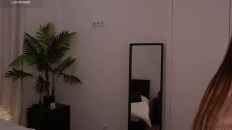 Lilly Colins online show from January 2025 02:51:02 PM