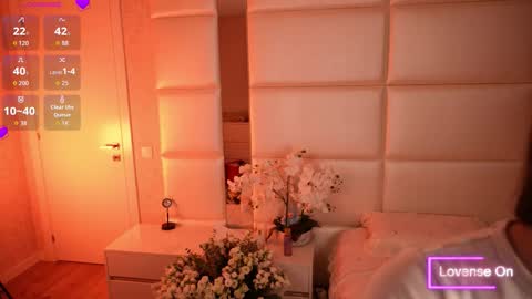 Lilly Colins online show from October 2025 06:18:02 PM