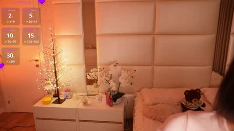 Lilly Colins online show from March 2026 07:50:02 PM