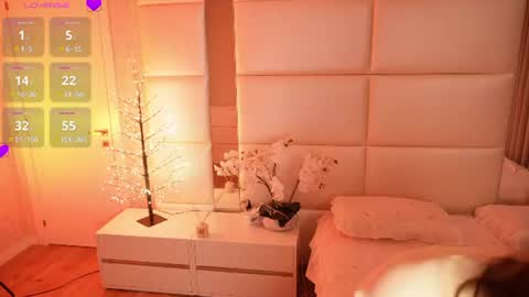 Lilly Colins online show from June 2026 09:02:01 PM