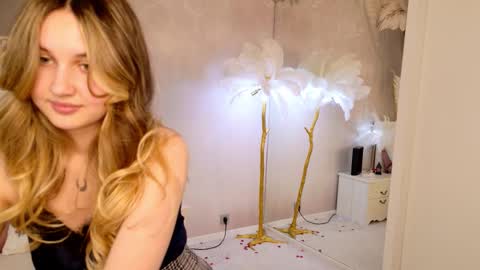 Snapshot of lilly_eyes chatting on March 2026 01:00:01 PM Lilly online show from March 2026 01:00:01 PM