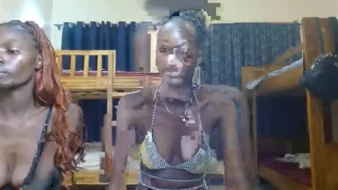 Snapshot of lilly_freak chatting on September 2025 04:28:01 PM Des online show from September 2025 04:28:01 PM
