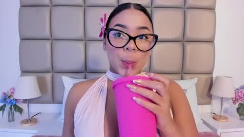 Snapshot of lilly_williamss chatting on April 2026 03:04:02 AM Lilly online show from April 2026 03:04:02 AM