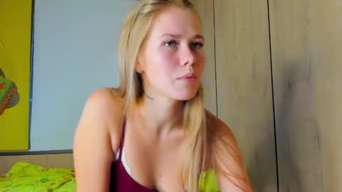 Snapshot of lillybrigit chatting on April 2026 05:02:01 PM Lilly online show from April 2026 05:02:01 PM