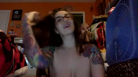 Snapshot of lillylushabae chatting on September 2025 11:04:02 PM hi guys im back on here 3 online show from September 2025 11:04:02 PM