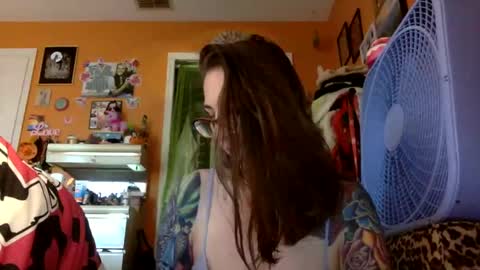 Snapshot of lillylushabae chatting on September 2025 10:31:01 PM hi guys im back on here 3 online show from September 2025 10:31:01 PM