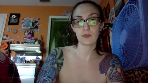 Snapshot of lillylushabae chatting on October 2025 08:30:02 PM hi guys im back on here 3 online show from October 2025 08:30:02 PM