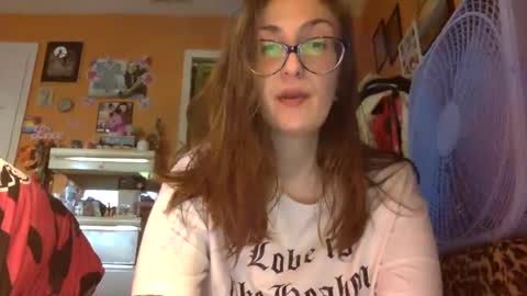 Snapshot of lillylushabae chatting on October 2025 09:15:01 PM hi guys im back on here 3 online show from October 2025 09:15:01 PM