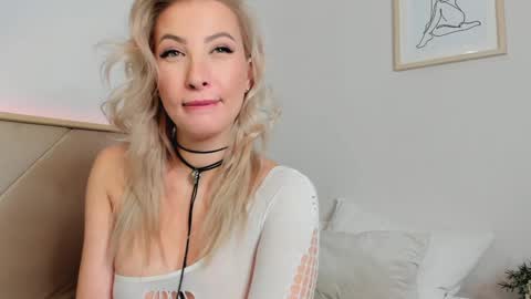 Snapshot of liloukatt chatting on January 2025 09:27:01 AM Lilou  online show from January 2025 09:27:01 AM