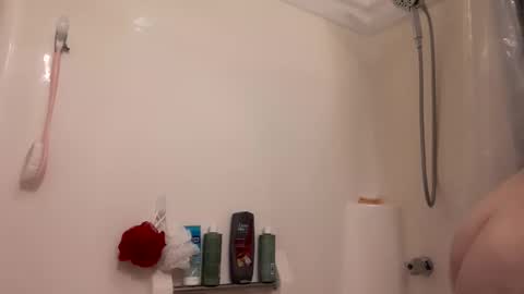 Snapshot of lilsirenluna chatting on February 2026 04:22:01 AM Luna online show from February 2026 04:22:01 AM