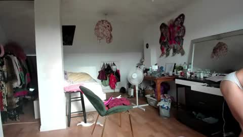 Snapshot of lilvenice7 chatting on June 2026 06:24:02 PM lilvenice7 online show from June 2026 06:24:02 PM