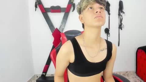 Lily and Lina online show from November 2025 12:06:01 PM