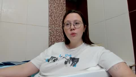 Lily Chays online show from October 2025 06:29:01 PM