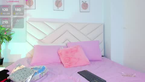   online show from December 2024 07:00:01 PM