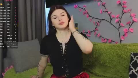 Snapshot of lily_qute chatting on June 2026 10:18:01 AM Lily online show from June 2026 10:18:01 AM