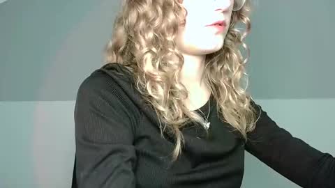 small lily online show from September 2025 03:11:01 PM