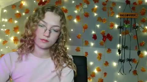 small lily online show from October 2025 06:52:02 PM