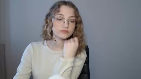 small lily online show from March 2026 01:15:01 PM