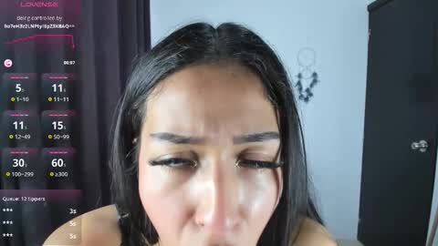 Lili online show from November 2025 07:05:02 PM