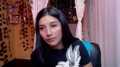 Snapshot of lilymoon_018 chatting on May 2026 01:05:01 PM lilymoon_018 online show from May 2026 01:05:01 PM