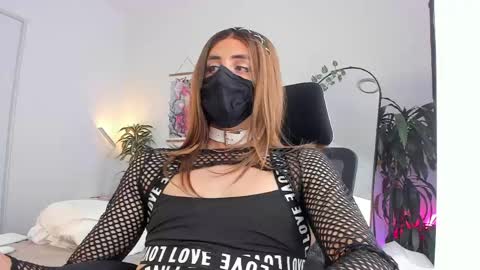 Snapshot of lilyreina chatting on May 2026 07:11:01 PM Lily Reina online show from May 2026 07:11:01 PM