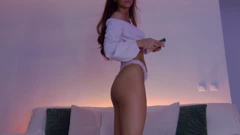 Snapshot of lilyroselyn chatting on May 2026 02:01:01 PM Lily online show from May 2026 02:01:01 PM