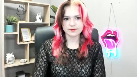 Snapshot of lilysweetxo chatting on June 2026 06:25:01 AM Lily online show from June 2026 06:25:01 AM