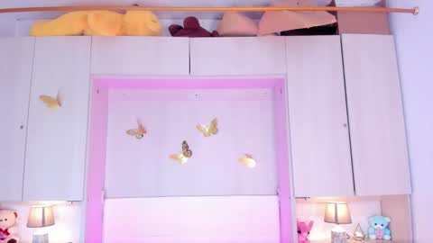 Snapshot of lilywhitee1 chatting on February 2026 04:18:02 AM lilywhitee1 online show from February 2026 04:18:02 AM