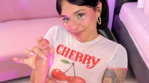 Snapshot of lilyy_joness chatting on May 2026 01:30:01 PM online show from May 2026 01:30:01 PM