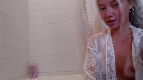 Snapshot of lilyyymonroee chatting on September 2025 08:32:02 PM Lily Monroe online show from September 2025 08:32:02 PM